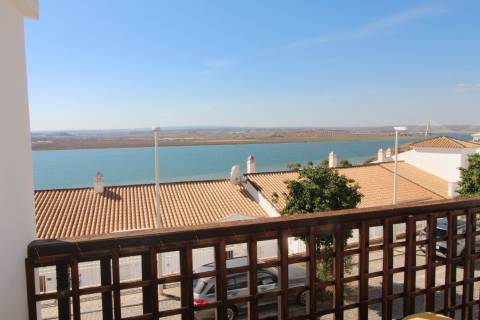 Casa com Vista de Rio - Conforto, Elegância e Inspiração em Cada Detalhe
