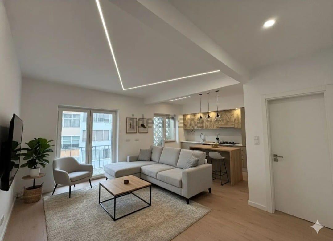 Apartamento T2 totalmente remodelado com Cozinha equipada em excelente localização a 2 minutos a pé da Estação de Metro Gil Vicente em Almada