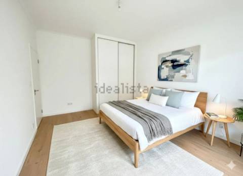 Apartamento T2 totalmente remodelado com Cozinha equipada em excelente localização a 2 minutos a pé da Estação de Metro Gil Vicente em Almada