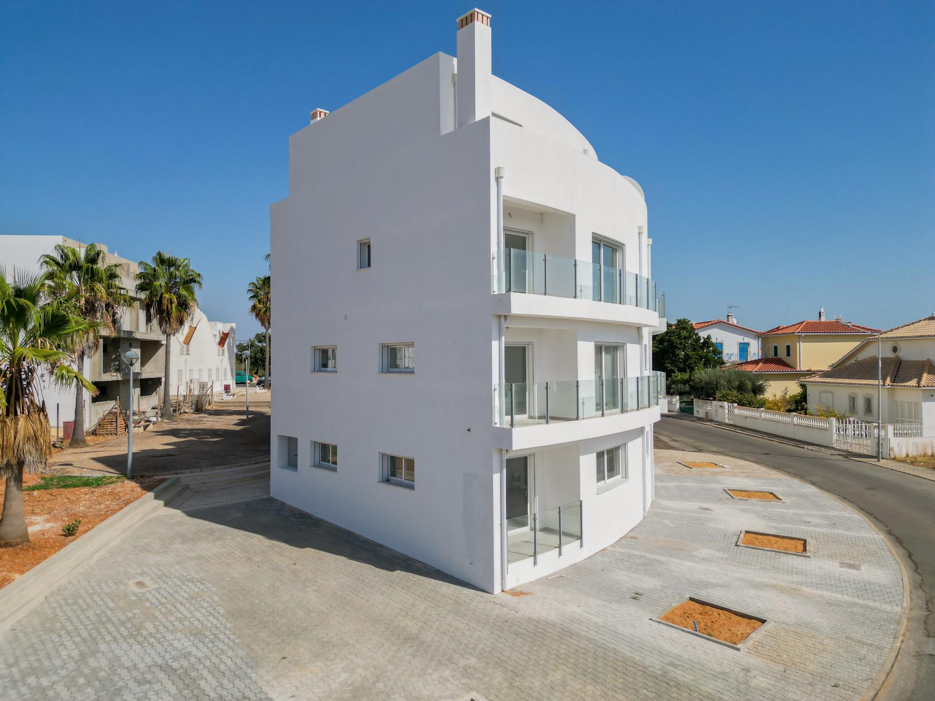 Apartamento T2+1 Orientação a Sul a 3 minutos da Praia de Altura - Construção Nova