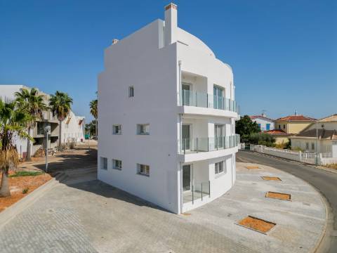 Apartamento T2+1 Orientação a Sul a 3 minutos da Praia de Altura - Construção Nova