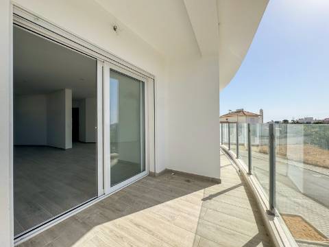 Apartamento T2+1 Orientação a Sul a 3 minutos da Praia de Altura - Construção Nova