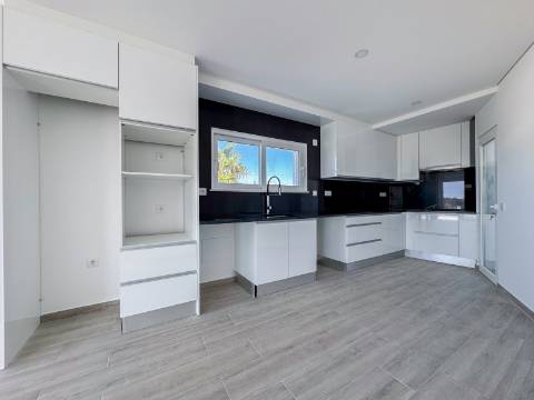 Apartamento T2+1 Orientação a Sul a 3 minutos da Praia de Altura - Construção Nova