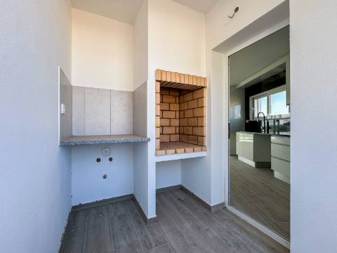 Apartamento T2+1 Orientação a Sul a 3 minutos da Praia de Altura - Construção Nova