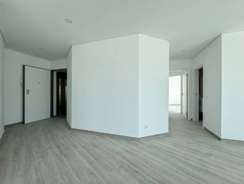 Apartamento T2+1 Orientação a Sul a 3 minutos da Praia de Altura - Construção Nova