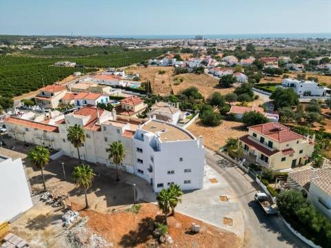 Apartamento T2+1 Orientação a Sul a 3 minutos da Praia de Altura - Construção Nova