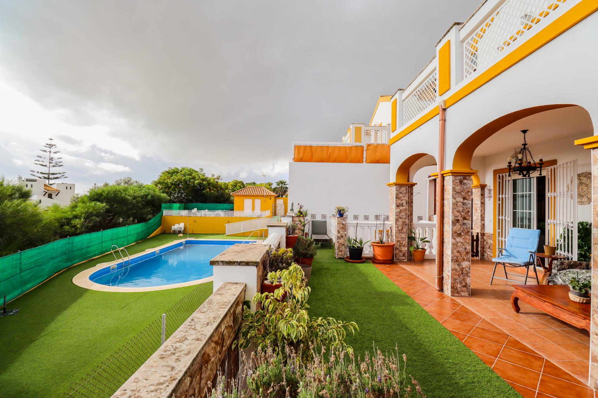 Moradia Isolada T5 com T1 Independente em Zona Privilegiada de Ayamonte - Piscina