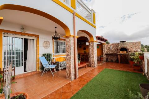 Moradia Isolada T5 com T1 Independente em Zona Privilegiada de Ayamonte - Piscina