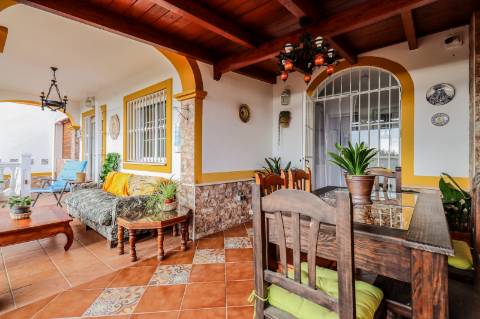 Moradia Isolada T5 com T1 Independente em Zona Privilegiada de Ayamonte - Piscina