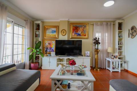 Moradia Isolada T5 com T1 Independente em Zona Privilegiada de Ayamonte - Piscina