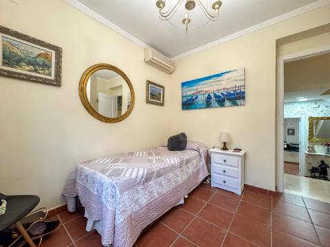 Moradia Isolada T5 com T1 Independente em Zona Privilegiada de Ayamonte - Piscina