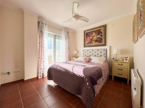 Moradia Isolada T5 com T1 Independente em Zona Privilegiada de Ayamonte - Piscina