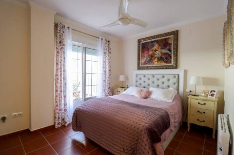 Moradia Isolada T5 com T1 Independente em Zona Privilegiada de Ayamonte - Piscina