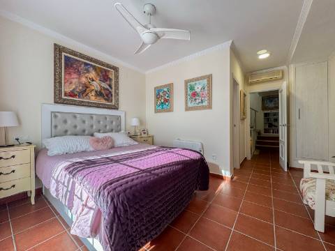 Moradia Isolada T5 com T1 Independente em Zona Privilegiada de Ayamonte - Piscina