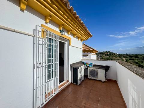 Moradia Isolada T5 com T1 Independente em Zona Privilegiada de Ayamonte - Piscina