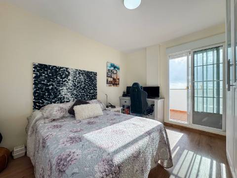 Moradia Isolada T5 com T1 Independente em Zona Privilegiada de Ayamonte - Piscina