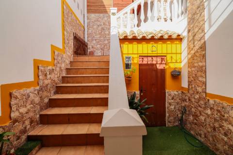 Moradia Isolada T5 com T1 Independente em Zona Privilegiada de Ayamonte - Piscina