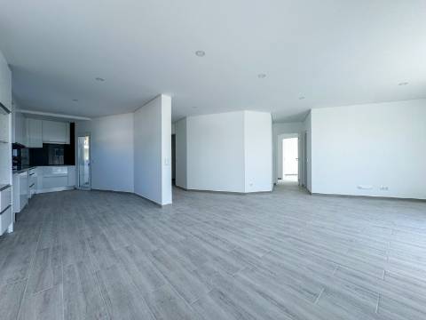 Apartamento T2+1 Virado a Sul a 3minutos da Praia - Altura - Construção Nova