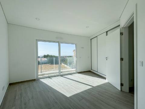 Apartamento T2+1 Virado a Sul a 3minutos da Praia - Altura - Construção Nova