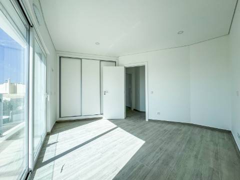 Apartamento T2+1 Virado a Sul a 3minutos da Praia - Altura - Construção Nova