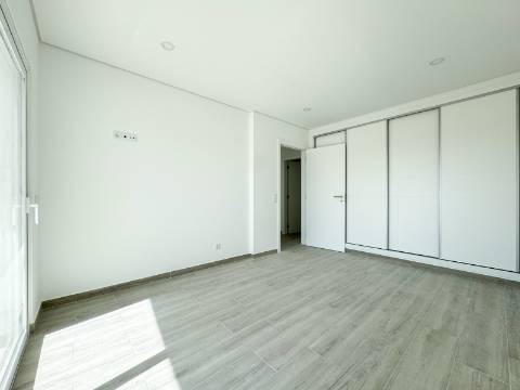 Apartamento T2+1 Virado a Sul a 3minutos da Praia - Altura - Construção Nova