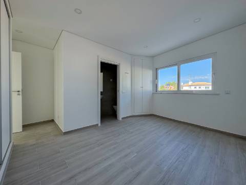 Apartamento T2+1 Virado a Sul a 3minutos da Praia - Altura - Construção Nova