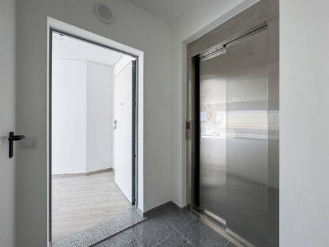 Apartamento T2+1 Virado a Sul a 3minutos da Praia - Altura - Construção Nova