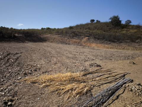 TERRENO RÚSTICO COM 2.360 M2 PROXIMO A ALDEIA DA CORTE DO GAGO - CASTRO MARIM - ALGARVE
