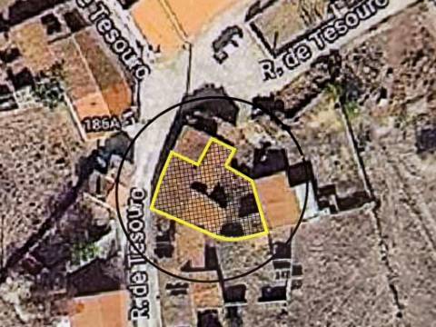 MORADIAS EM RUINAS - NO CENTRO DA ALDEIA DE TESOURO - ALCOUTIM - ALGARVE