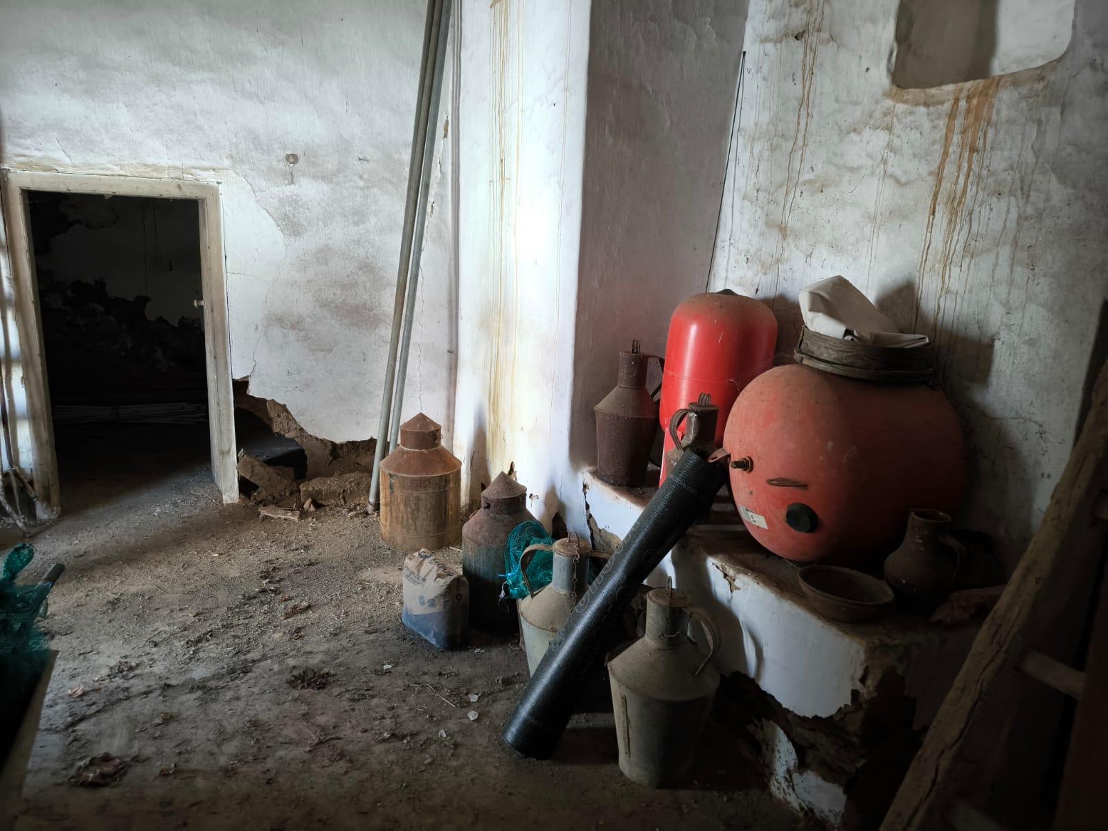 MORADIAS EM RUINAS - NO CENTRO DA ALDEIA DE TESOURO - ALCOUTIM - ALGARVE