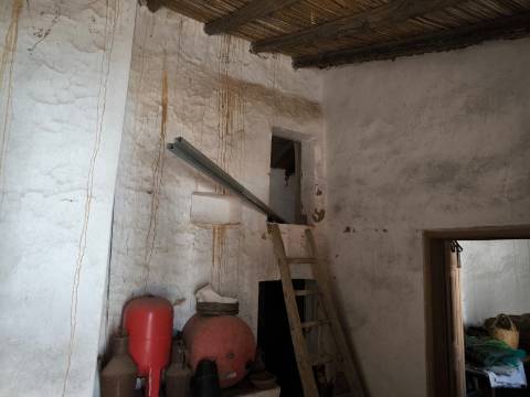 MORADIAS EM RUINAS - NO CENTRO DA ALDEIA DE TESOURO - ALCOUTIM - ALGARVE