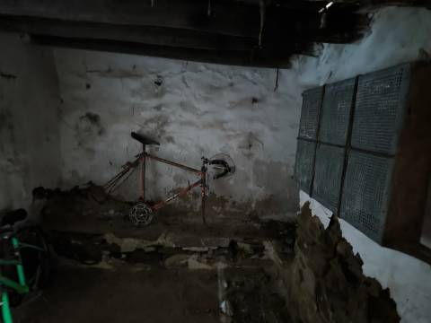 MORADIAS EM RUINAS - NO CENTRO DA ALDEIA DE TESOURO - ALCOUTIM - ALGARVE