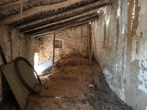 MORADIAS EM RUINAS - NO CENTRO DA ALDEIA DE TESOURO - ALCOUTIM - ALGARVE