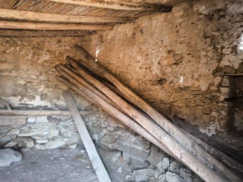 MORADIAS EM RUINAS - NO CENTRO DA ALDEIA DE TESOURO - ALCOUTIM - ALGARVE