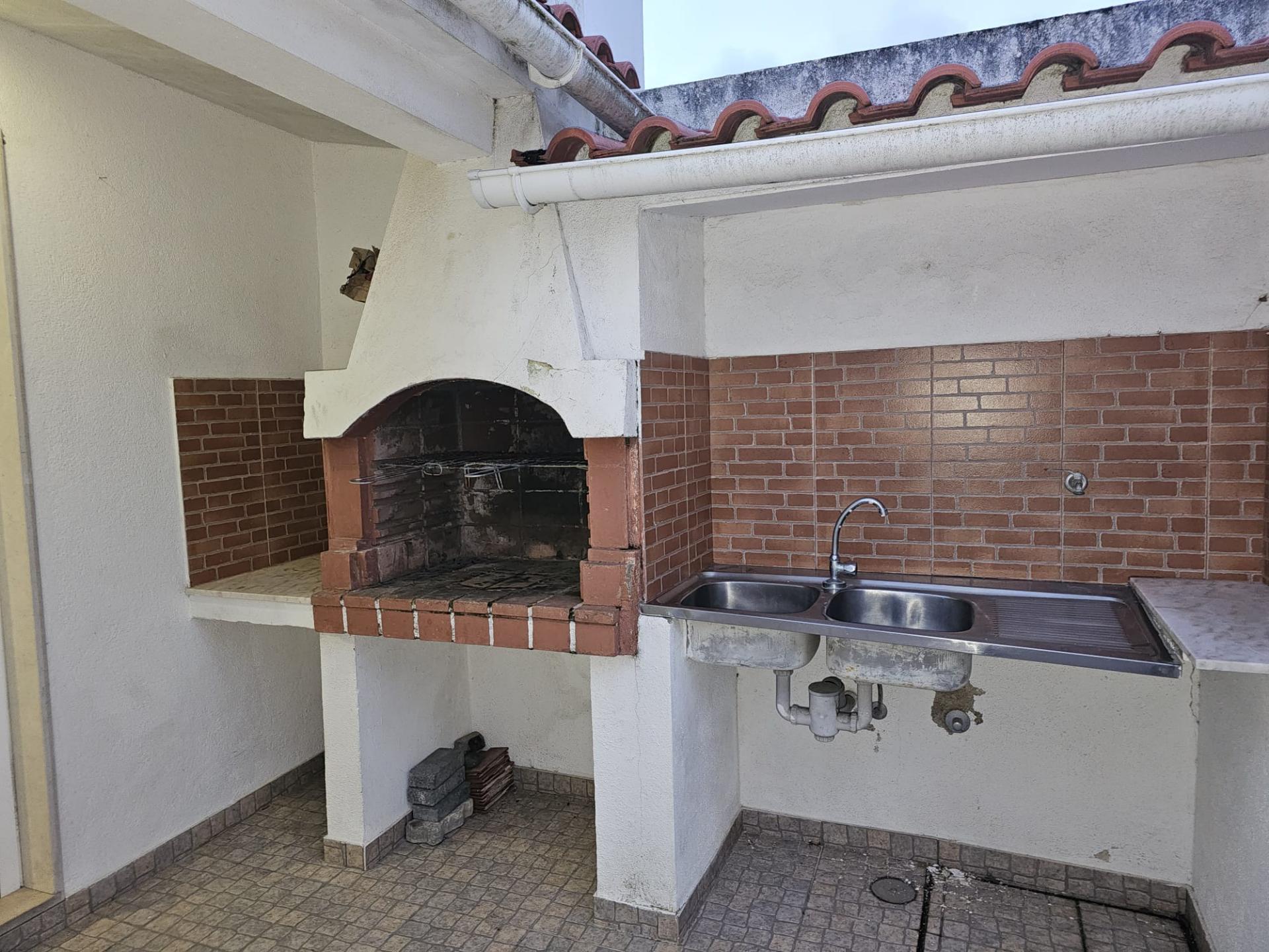 Simpática Moradia T3 com Terraço e Churrasqueira, para Arrendamento em Zambujal de Cima Sesimbra