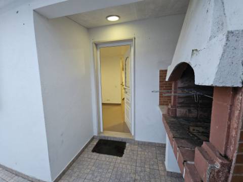 Simpática Moradia T3 com Terraço e Churrasqueira, para Arrendamento em Zambujal de Cima Sesimbra