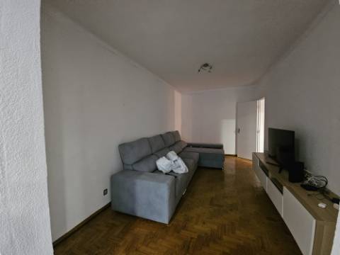 Simpática Moradia T3 com Terraço e Churrasqueira, para Arrendamento em Zambujal de Cima Sesimbra