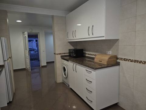 Simpática Moradia T3 com Terraço e Churrasqueira, para Arrendamento em Zambujal de Cima Sesimbra