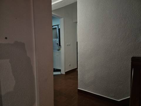 Simpática Moradia T3 com Terraço e Churrasqueira, para Arrendamento em Zambujal de Cima Sesimbra