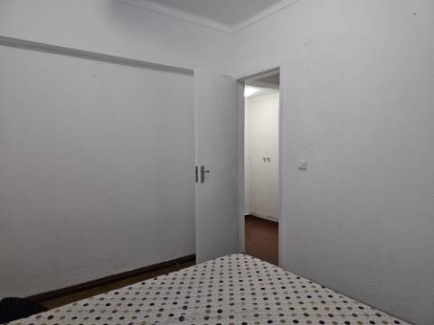 Simpática Moradia T3 com Terraço e Churrasqueira, para Arrendamento em Zambujal de Cima Sesimbra