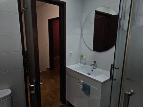 Simpática Moradia T3 com Terraço e Churrasqueira, para Arrendamento em Zambujal de Cima Sesimbra