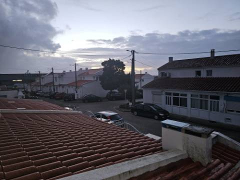 Simpática Moradia T3 com Terraço e Churrasqueira, para Arrendamento em Zambujal de Cima Sesimbra