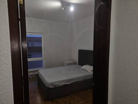 Simpática Moradia T3 com Terraço e Churrasqueira, para Arrendamento em Zambujal de Cima Sesimbra