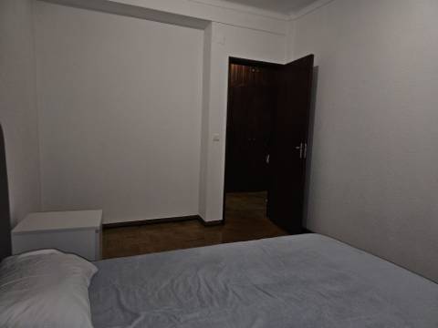 Simpática Moradia T3 com Terraço e Churrasqueira, para Arrendamento em Zambujal de Cima Sesimbra