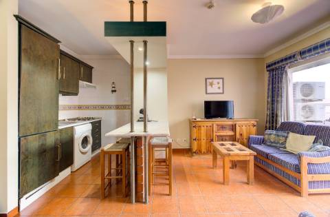 Apartamento T2 com Varanda e Piscina no Parque dos Reis - A 500 m da Praia de Monte Gordo