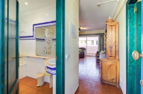 Apartamento T2 com Varanda e Piscina no Parque dos Reis - A 500 m da Praia de Monte Gordo