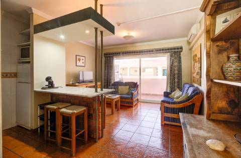 Apartamento T2 com Varanda e Piscina no Parque dos Reis - A 500 m da Praia de Monte Gordo