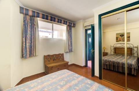 Apartamento T2 com Varanda e Piscina no Parque dos Reis - A 500 m da Praia de Monte Gordo