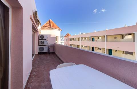 Apartamento T2 com Varanda e Piscina no Parque dos Reis - A 500 m da Praia de Monte Gordo