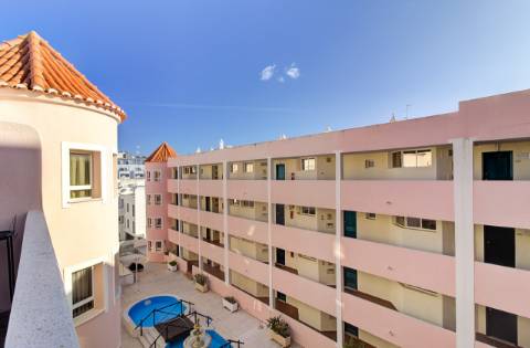 Apartamento T2 com Varanda e Piscina no Parque dos Reis - A 500 m da Praia de Monte Gordo